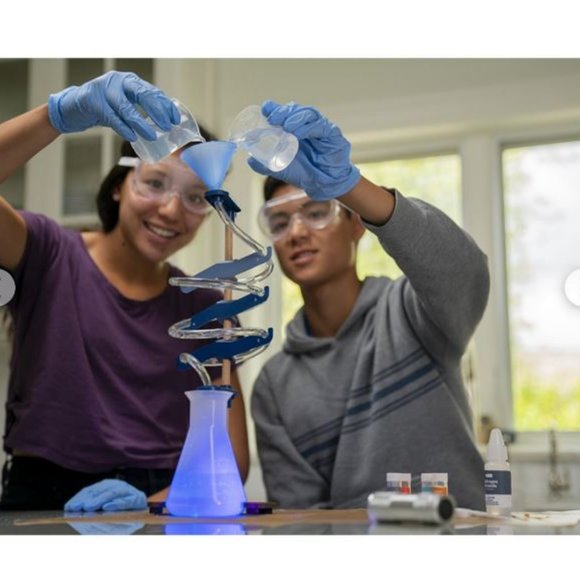 NEW Glow Lab KiwiCo. Kiwi Crate Science Experiment Craft Kit UV Light  chemistry - Picture 2 of 12